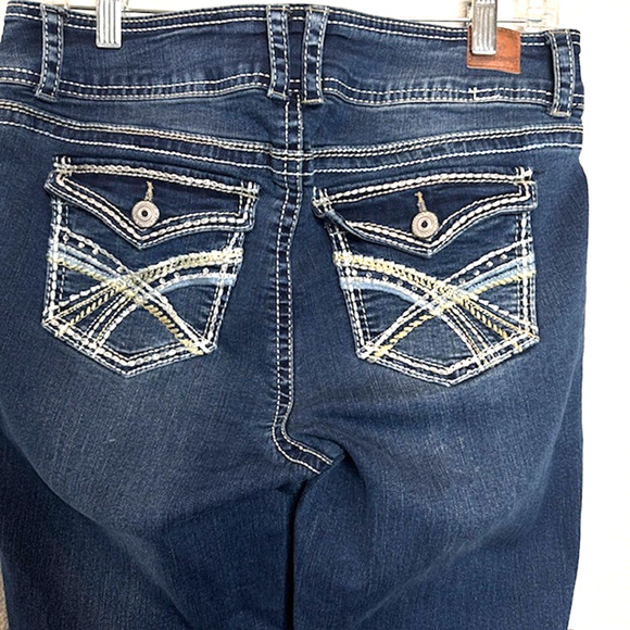 Mid Rise Y2K Heritage Curvy Fit Embroidered Bootcut Jeans Sz 11 - Picture 7 of 14
